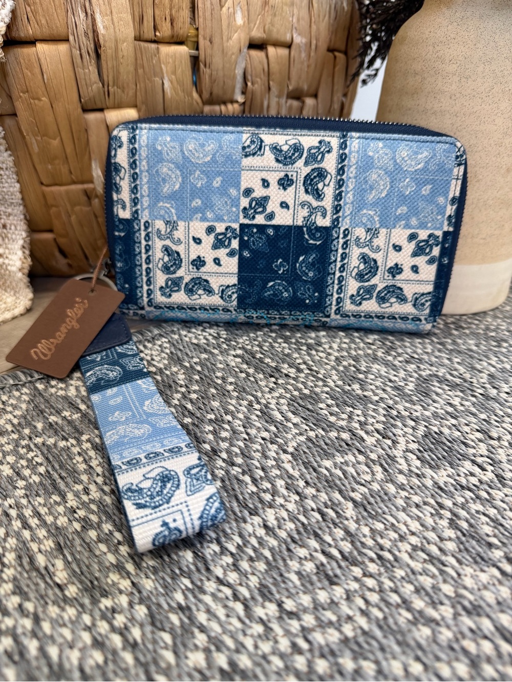 New Wrangler Women’s Patchwork Paisley Wallet Wristlet Wallet Boho Western Large - Picture 16 of 16